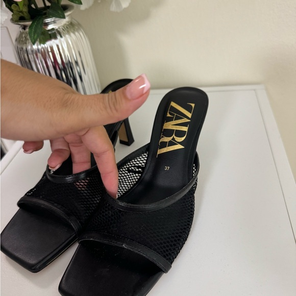Zara black sandal size 7 heel size 2 inches. - Picture 3 of 5